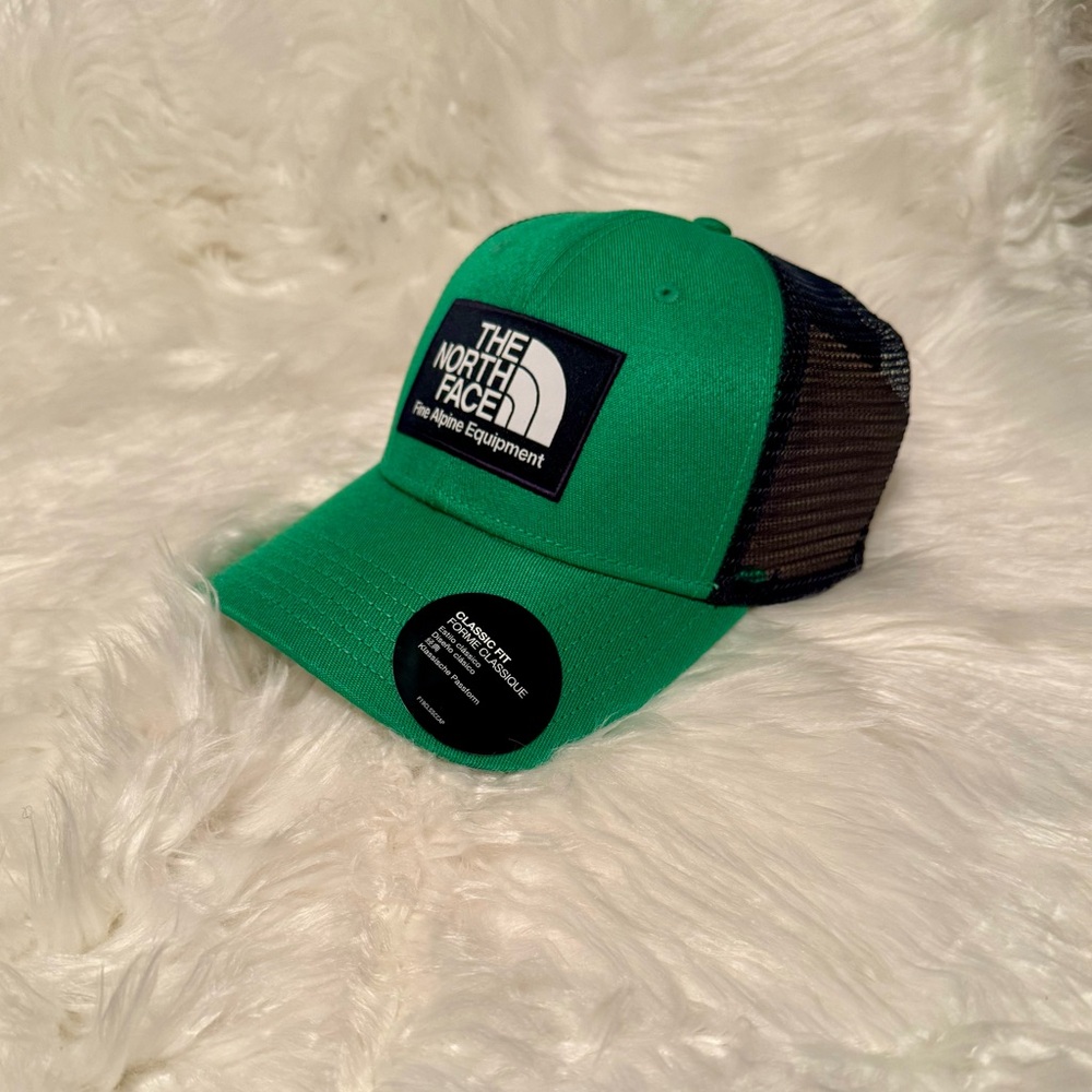 NWT North face Mudder Trucker Hat